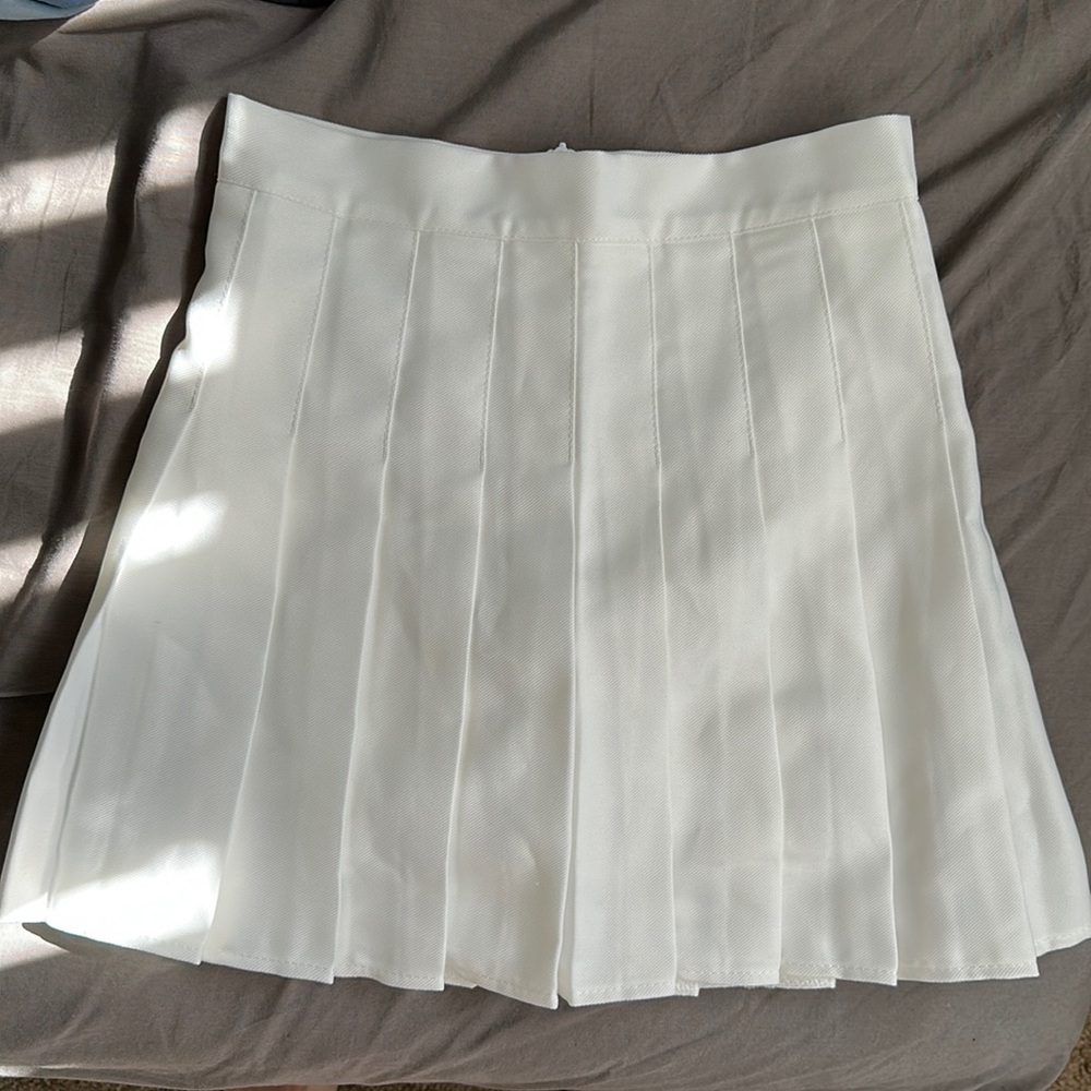 white pleated skirt